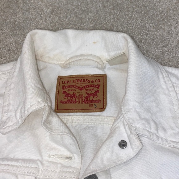 White Levi’s Jean Jacket - Picture 2 of 3